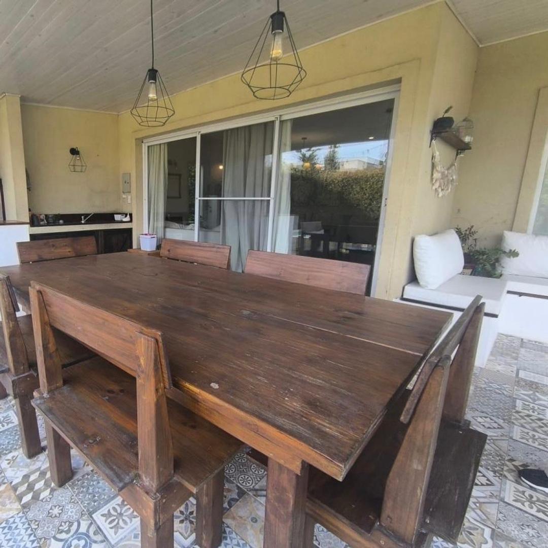 Casa en Venta con 3 cocheras