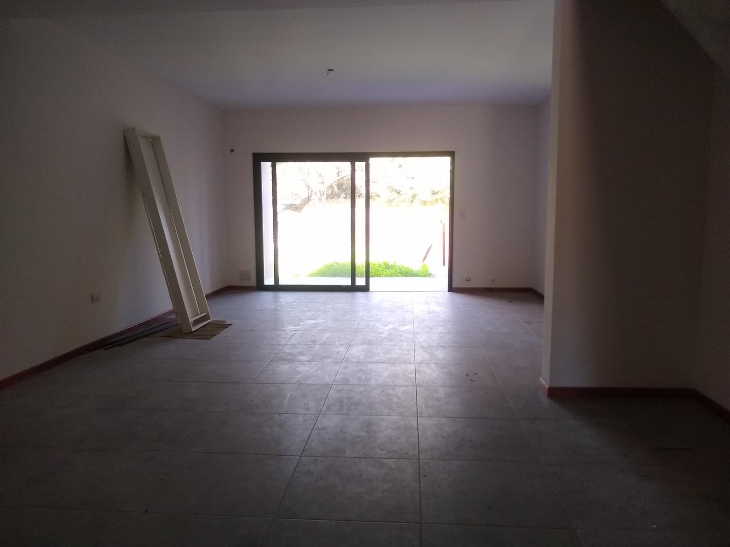 Casa 4 ambientes con 3 baños