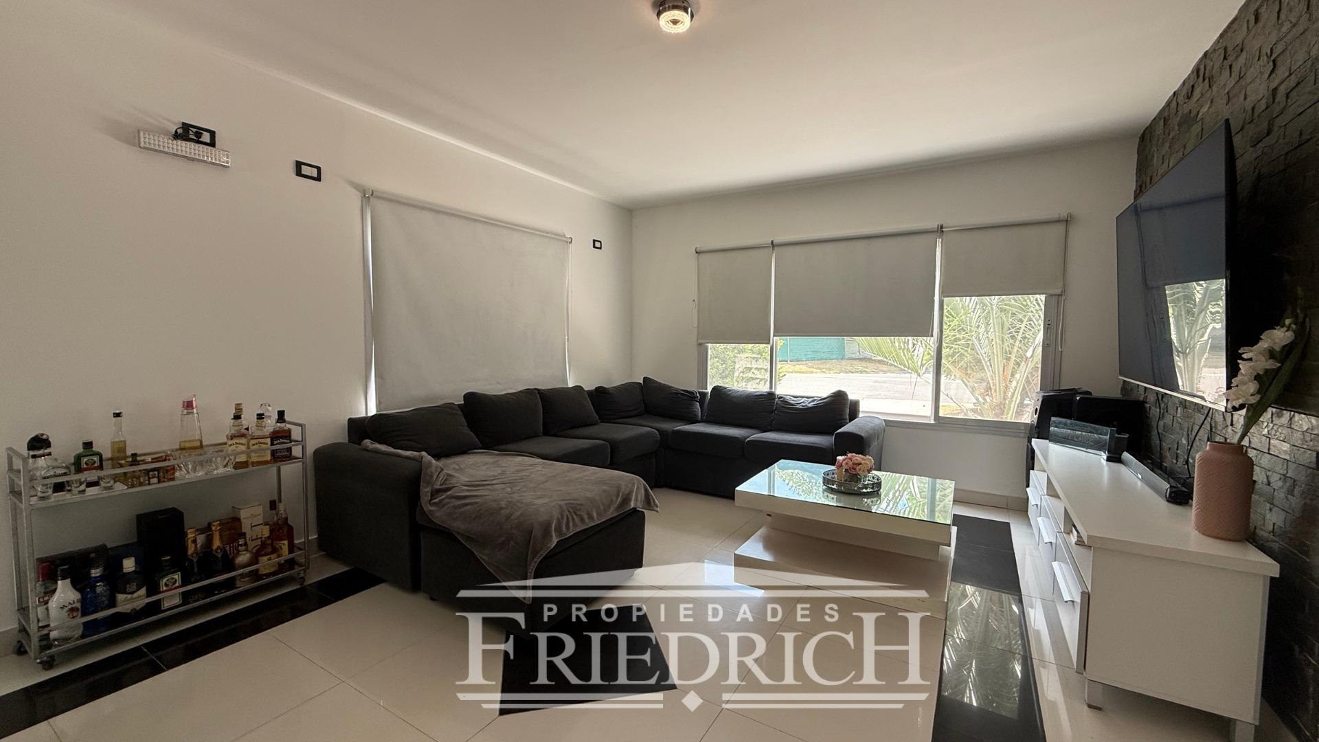 Casa 5 ambientes con 3 baños