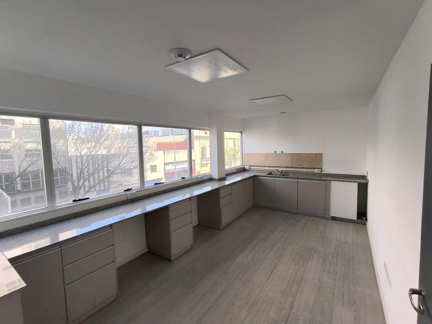 ALQUILER OFICINAS 400M2 PARA USO MEDICO OBRA SOCIAL