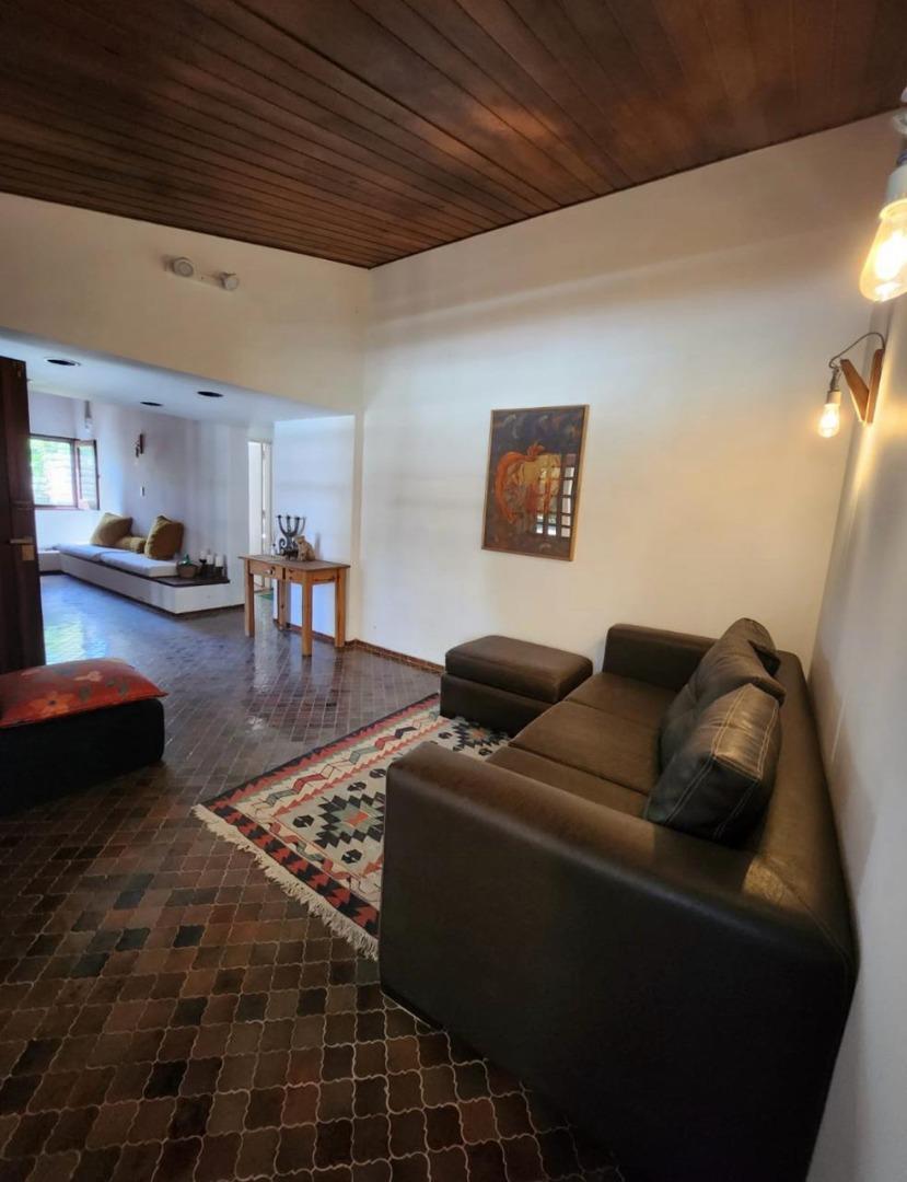 ALQUILER  CASA EN ROLDAN GRAN TERRENO