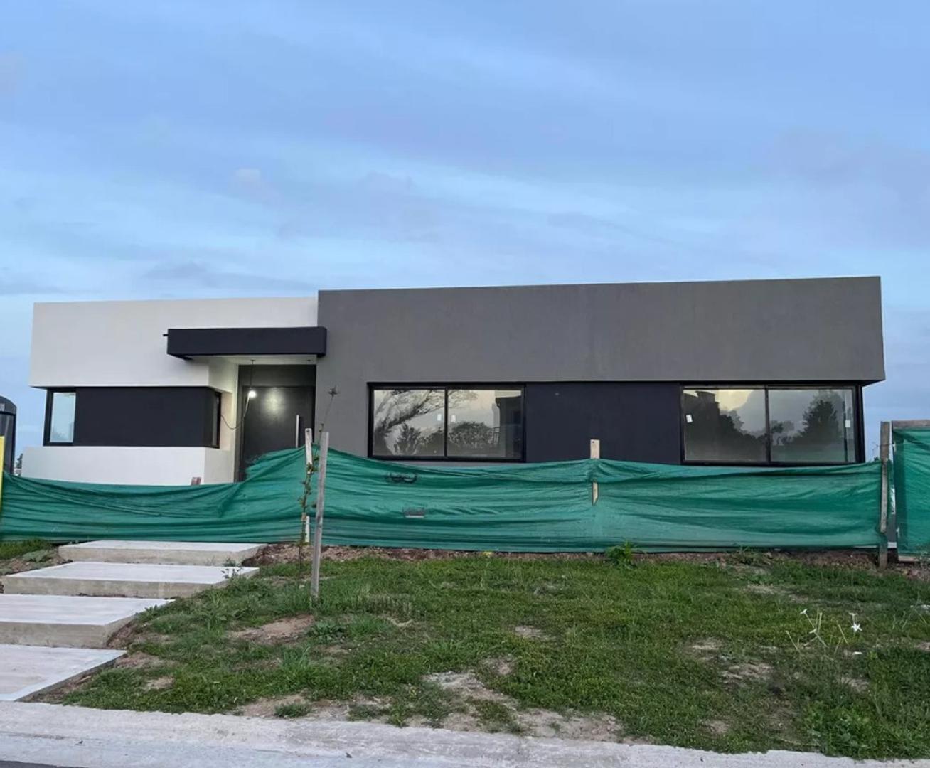 Casa En Venta Pilar Del Este- Pilar