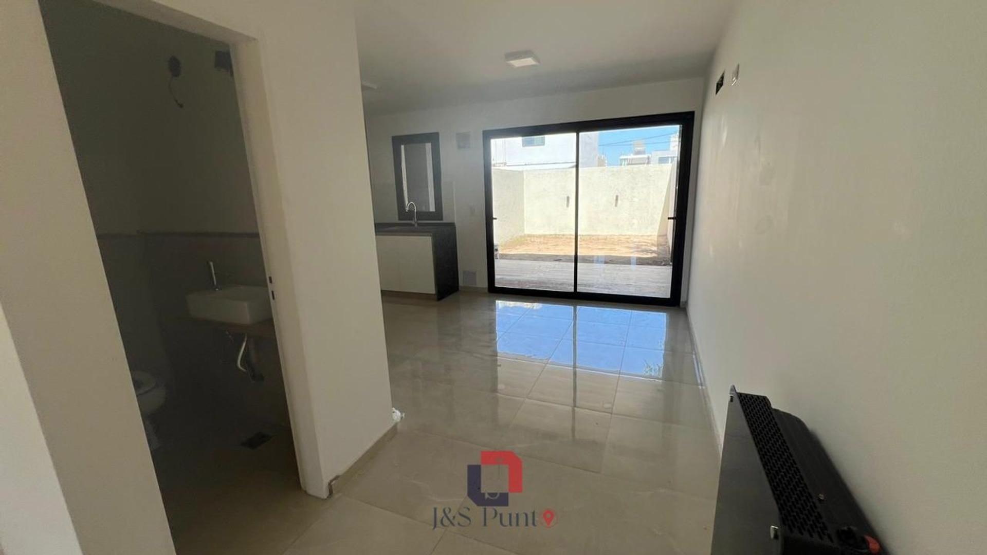 Casa 3 ambientes con 2 baños