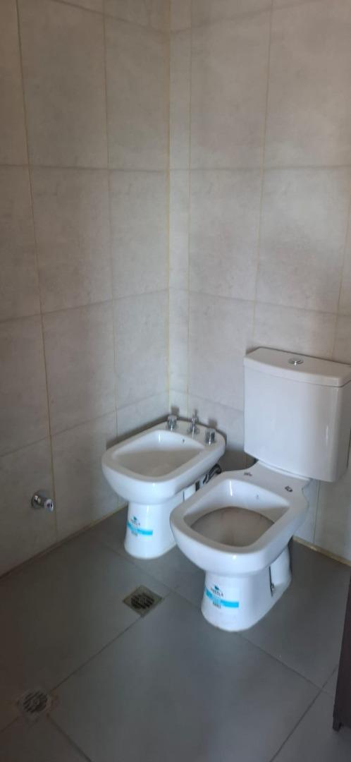 Amplio Monoambiente. Apto uso profesional. Centrico