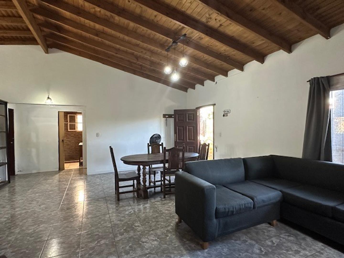 Casa en Venta con 3 cocheras