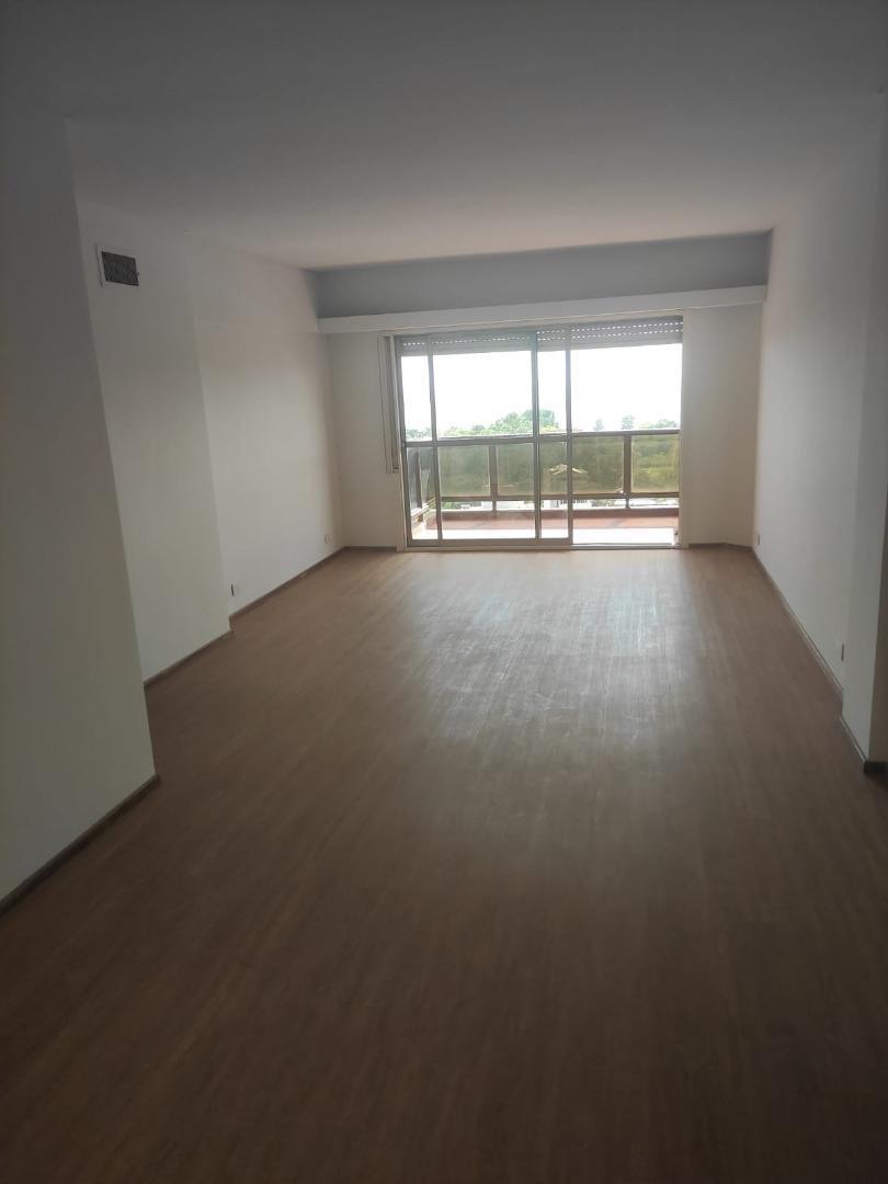 Departamento en Alquiler con 3 cocheras