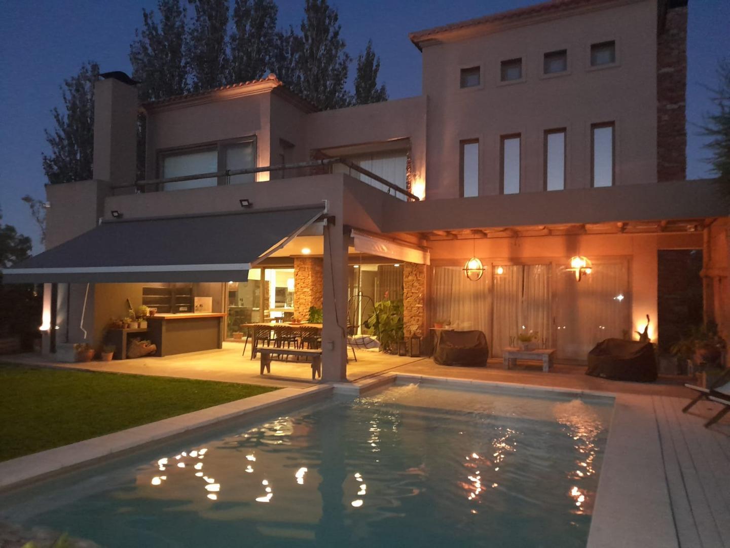 Casa 5 ambientes con 5 baños