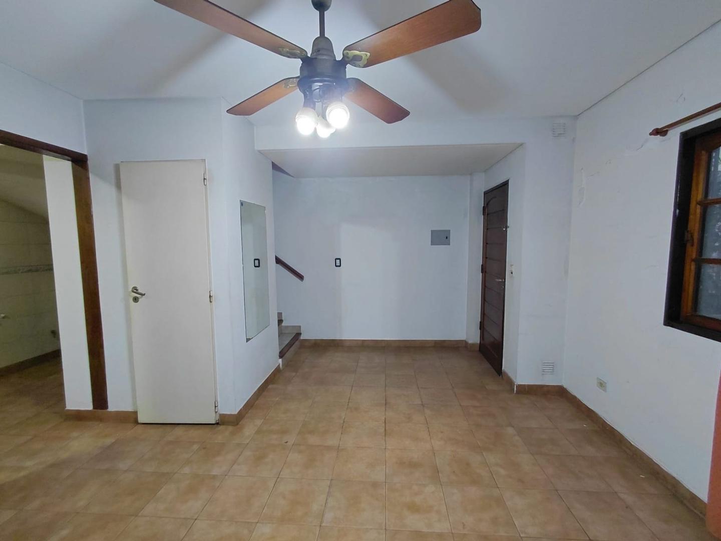 Duplex 4 ambientes en venta en Banfield, Parrilla