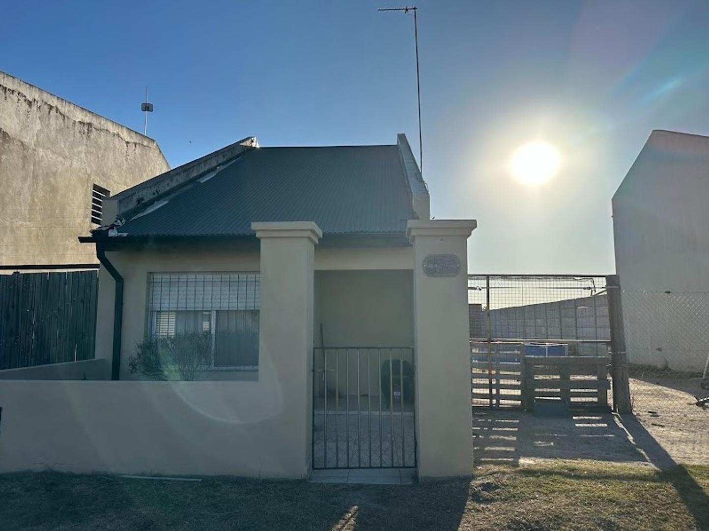 Casa 3 ambientes con 1 baño