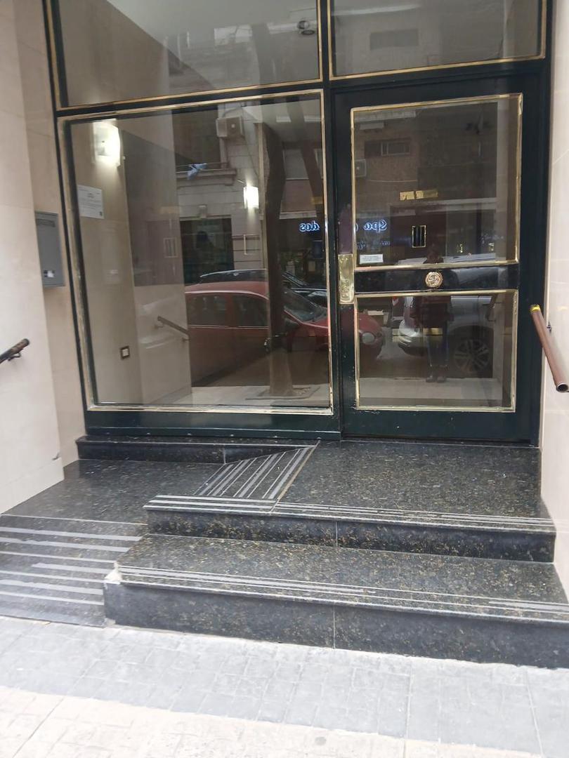 BARRANCAS DE BELGRANO: DOS AMBIENTES FRENTE CON COCINA INDEPENDIENTE - PISO ALTO - MUY LUMINOSO