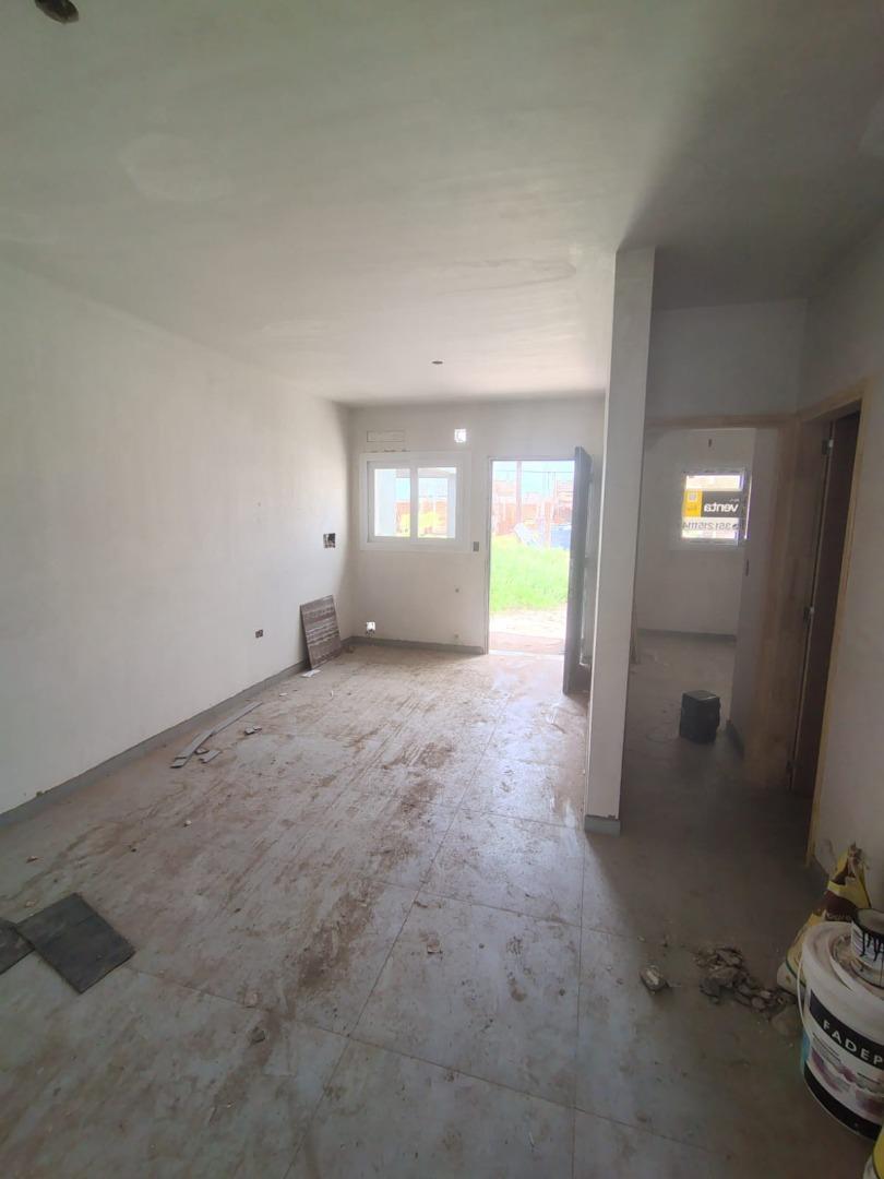 Casa 3 ambientes con 2 baños