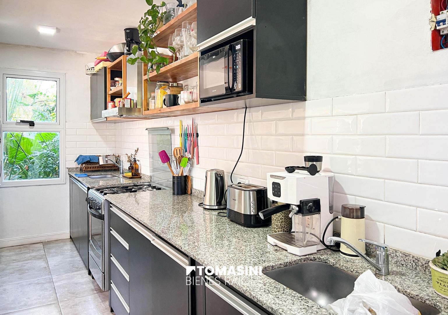 Casa 2 ambientes con 2 baños