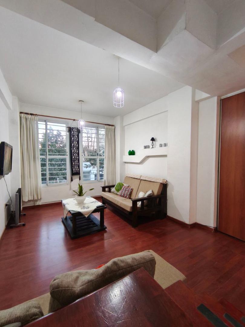 Depto 4 ambientes tipo dúplex (2 habitaciones y patio)