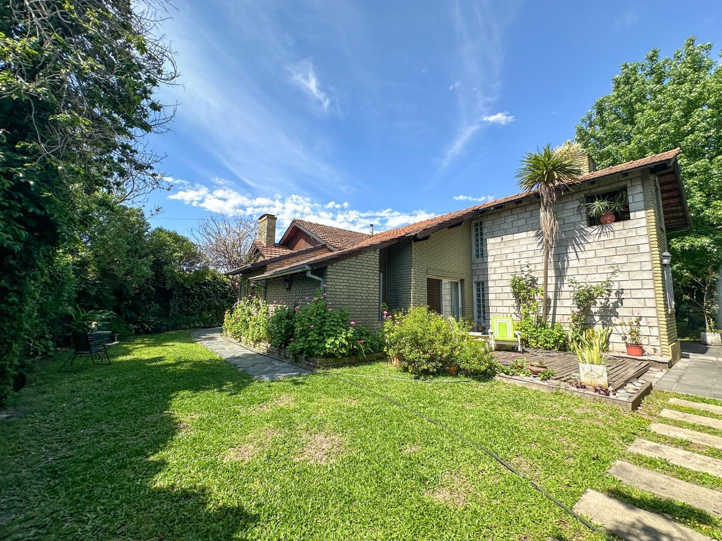 Casa en Venta 5 ambientes en Boulogne con gran jardín