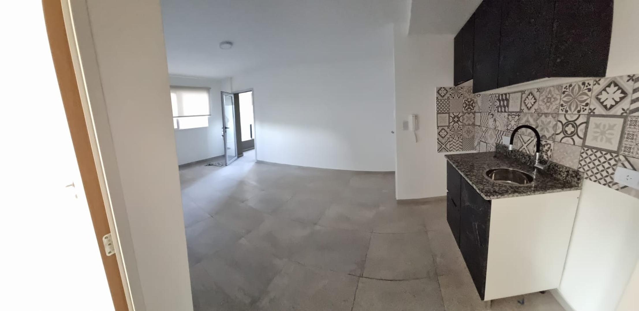 Bouchard 200, Piso 1