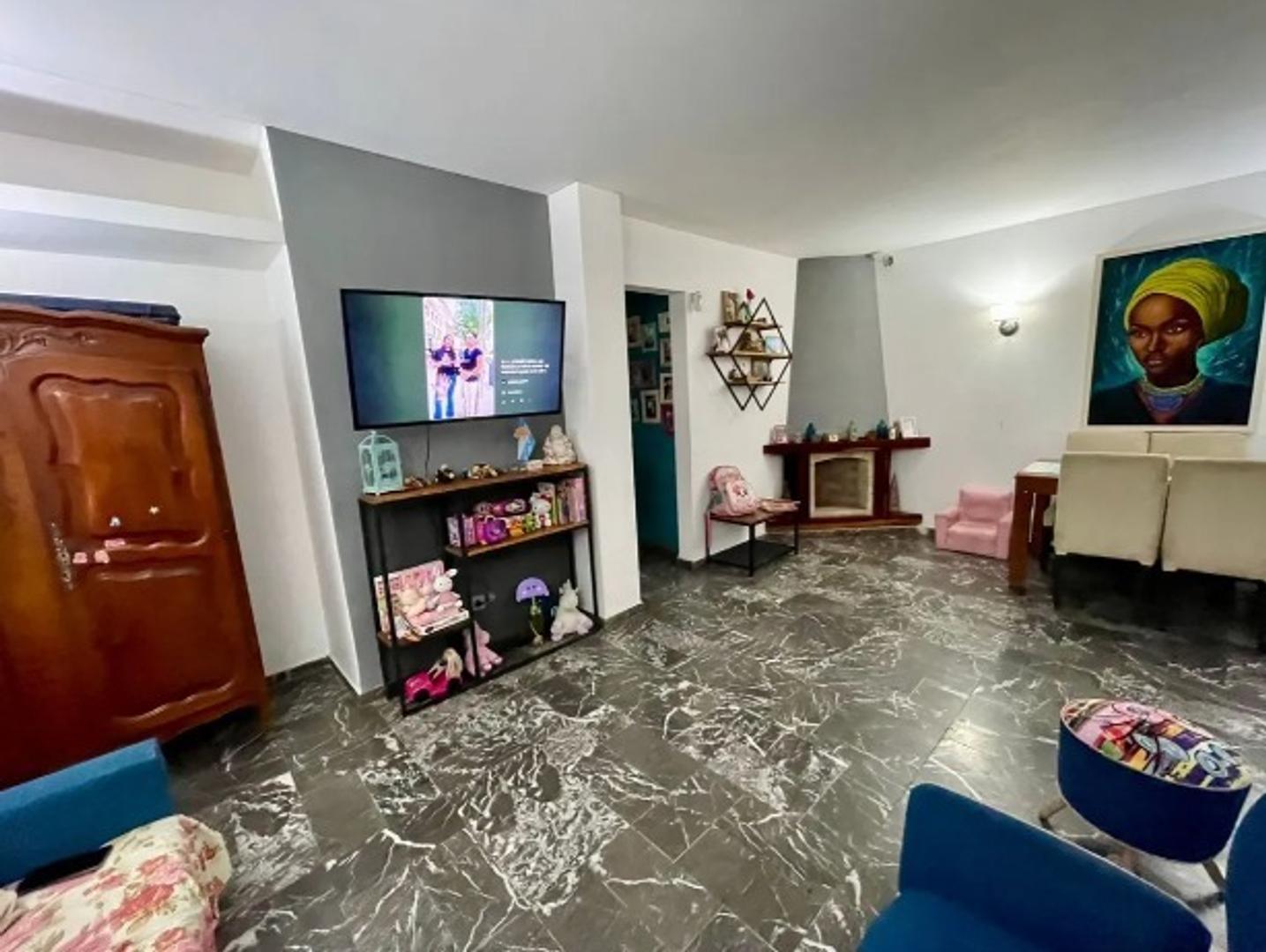 Casa 4 ambientes con 2 baños