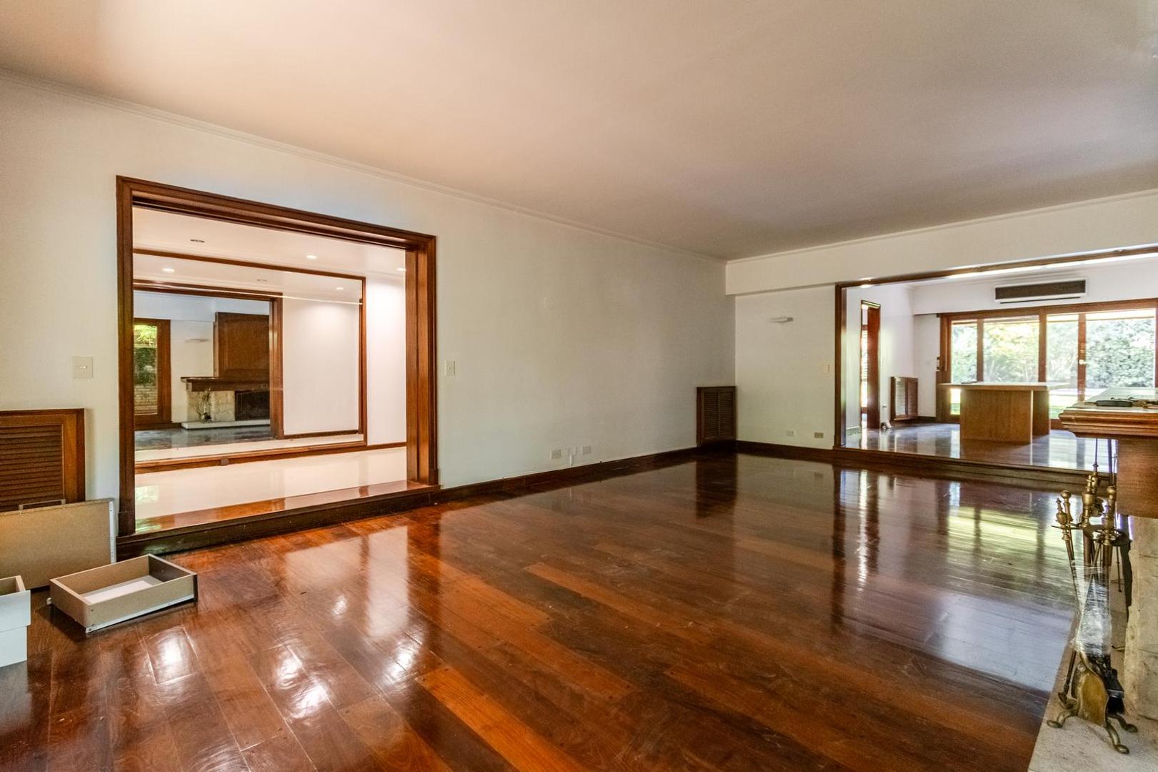 Casa 7 ambientes con 4 baños