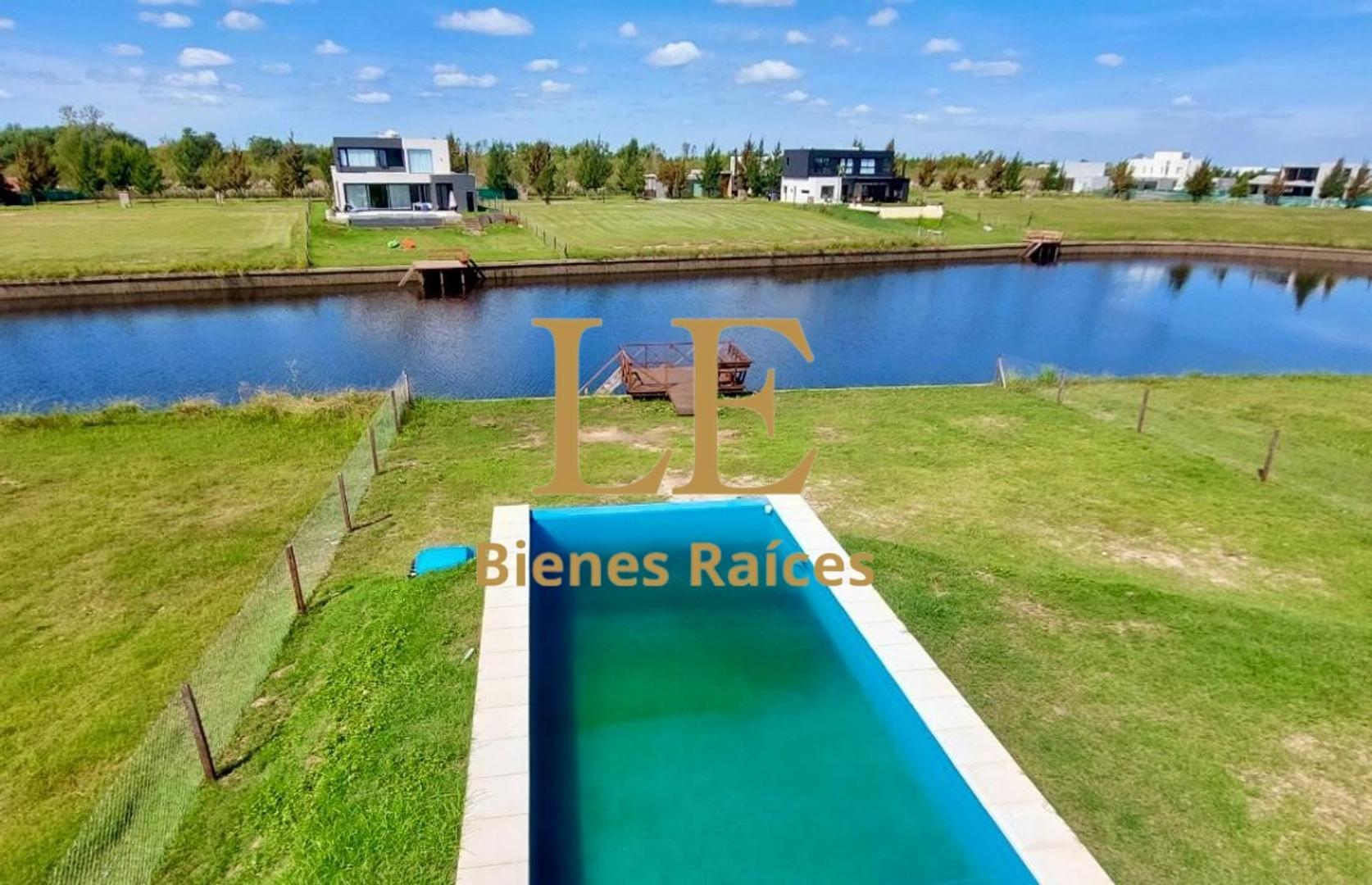 Casa en Venta con 4 cocheras