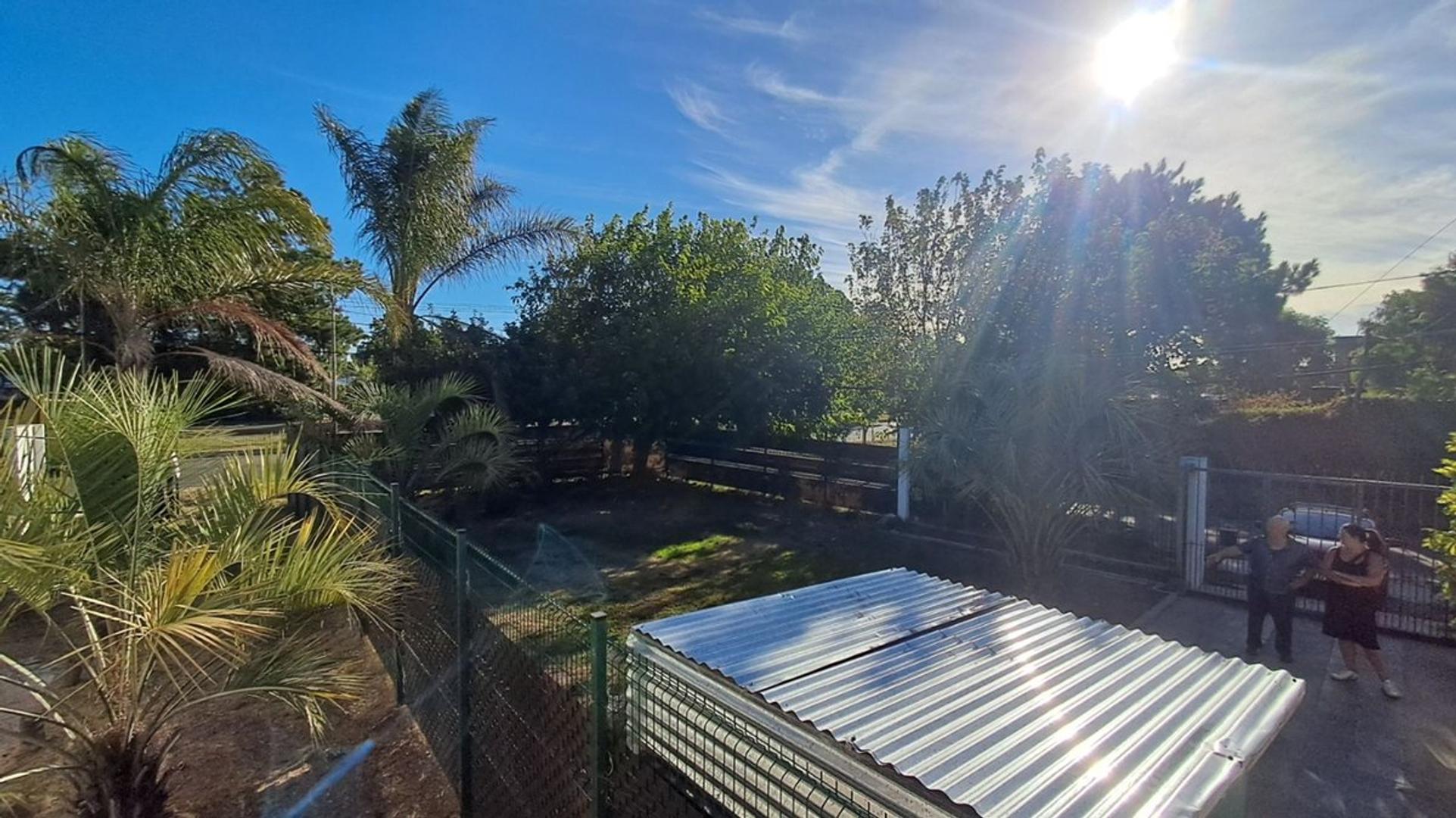 Casa en Alquiler con 2 cocheras