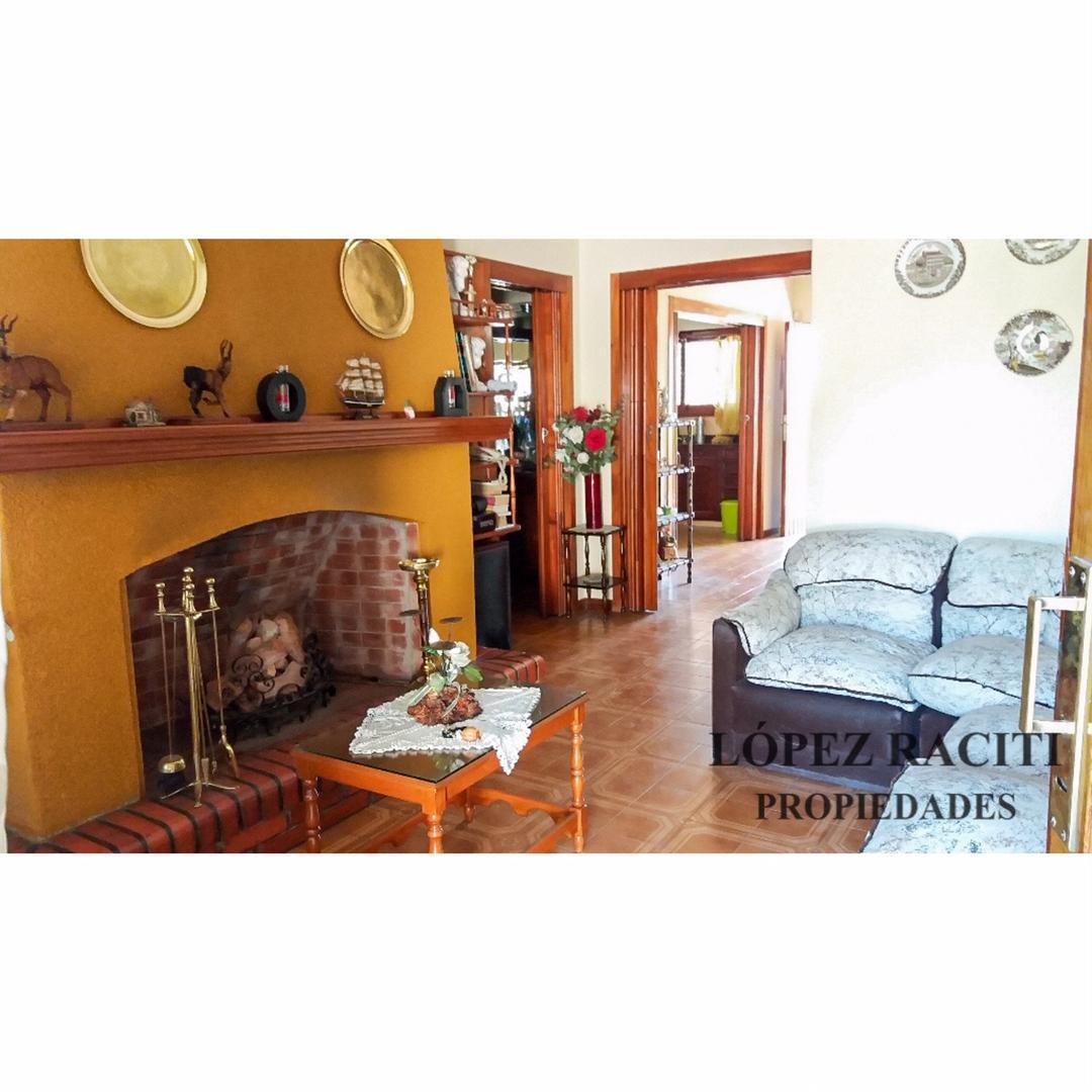Casa en Venta con 3 cocheras