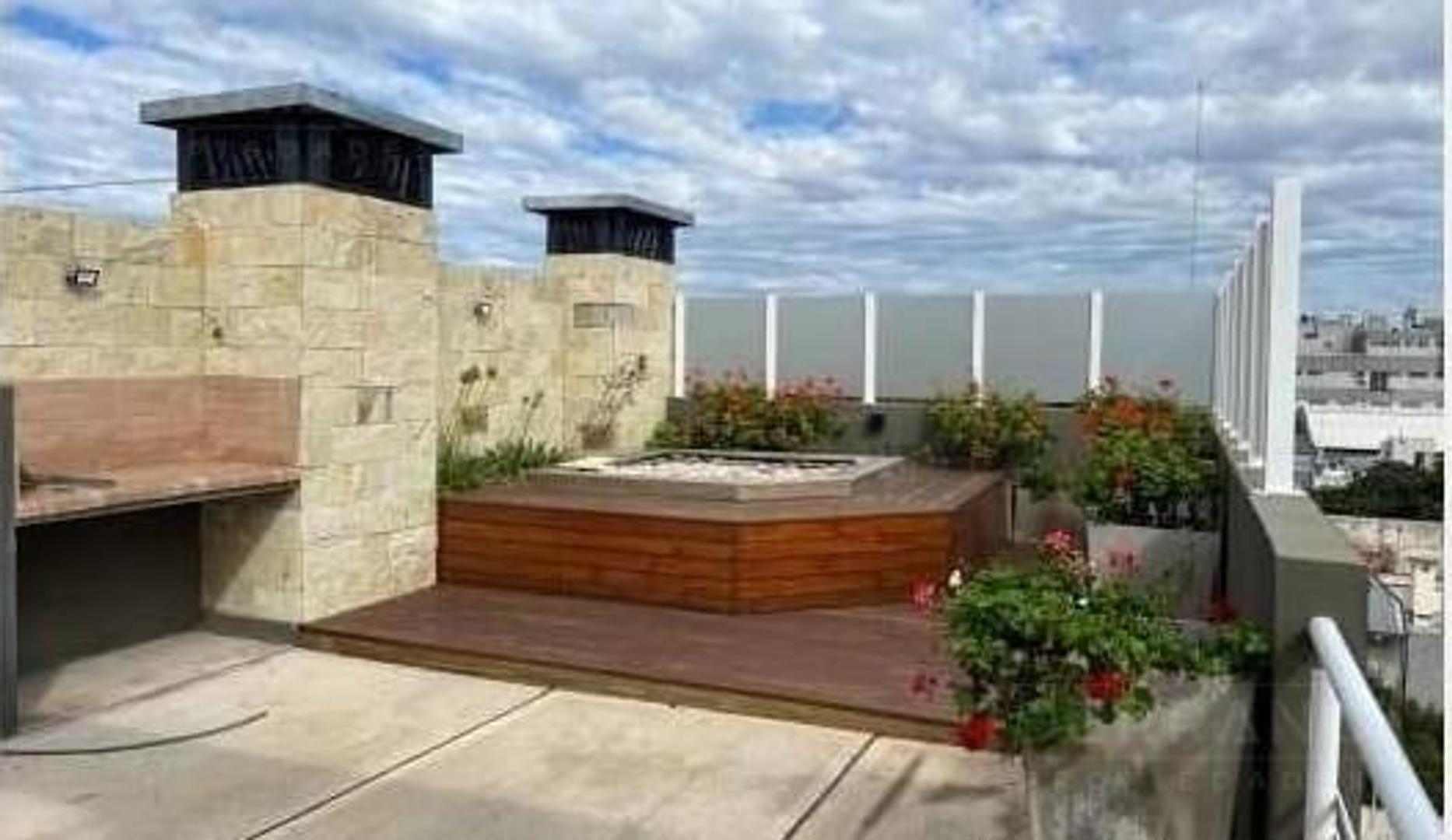 Venta Moderna Casa de 55 mtrs con cochera en  Florida. Yrigoyen 1600. Vicente López.