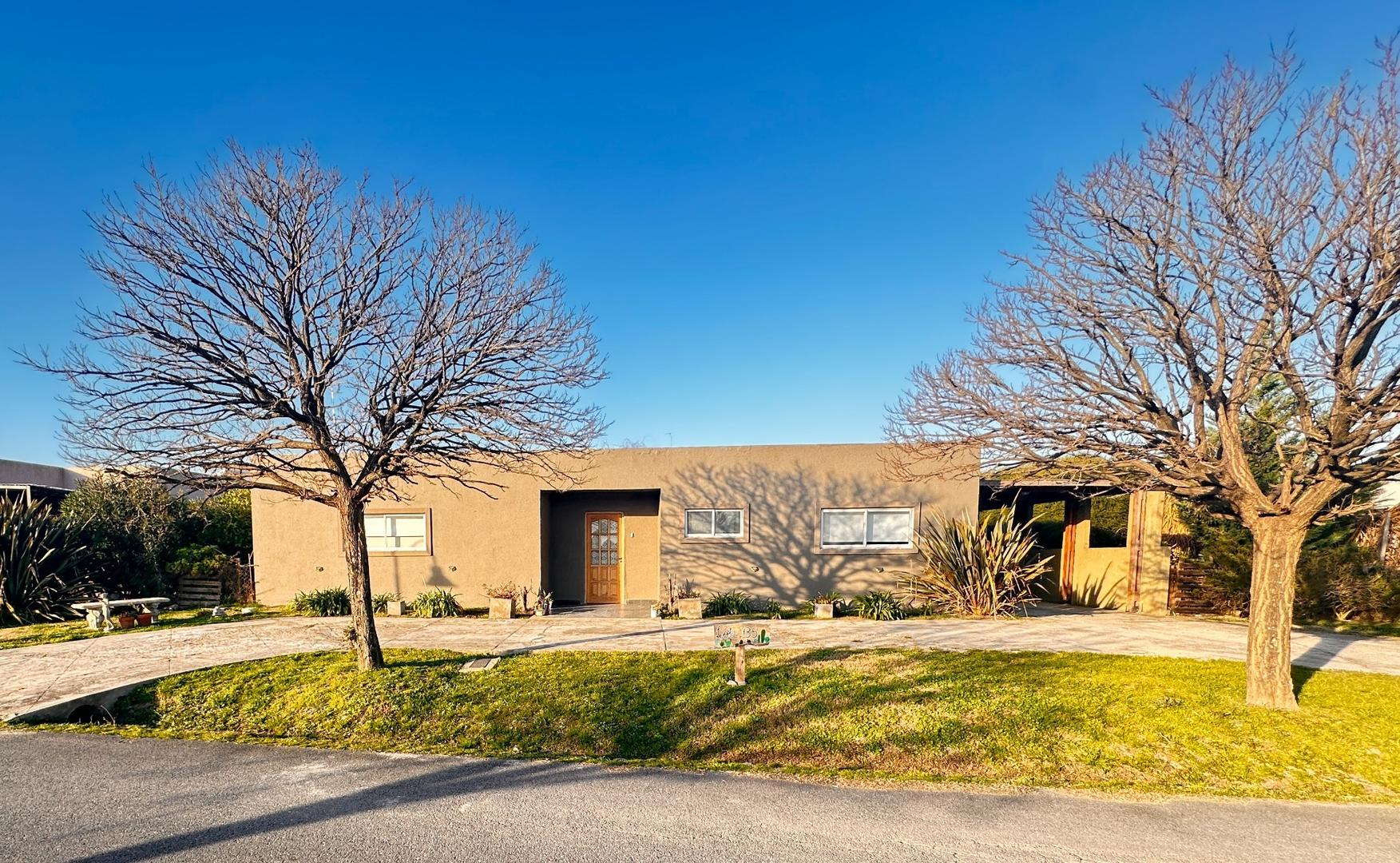 SANTA ISABEL  ETAPA 1 -CASA C/ PILETA 3 DORM. USD 130.000.-