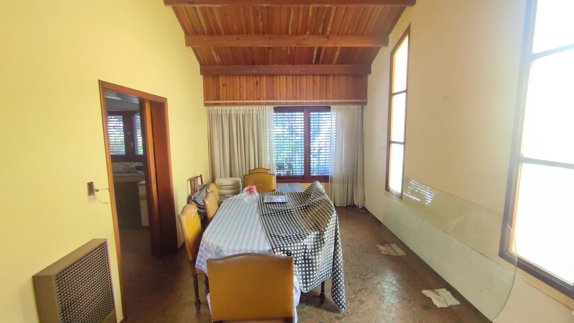 Casa en Venta con 4 cocheras