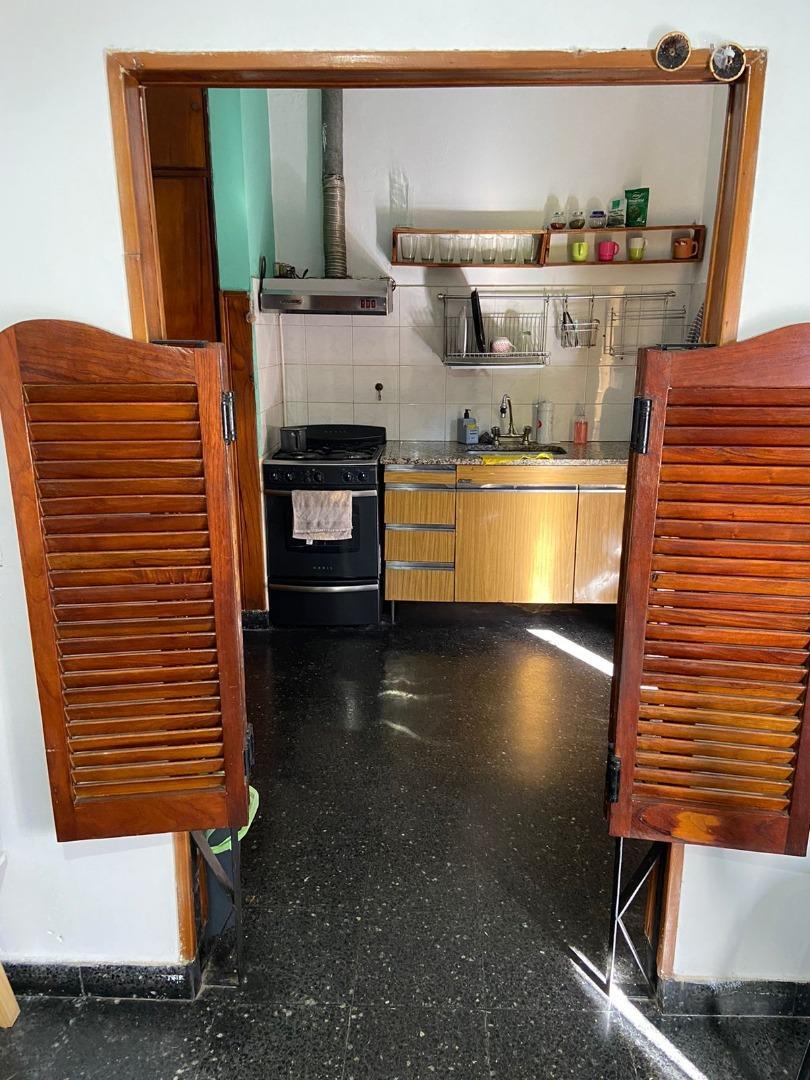 Lambare 1300 , Piso pb