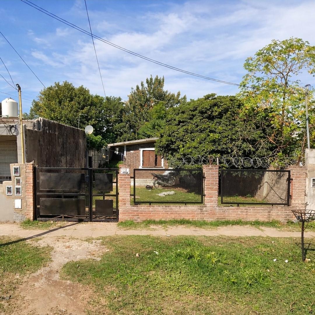 CASA EN VENTA, SE TOMAN PERMUTAS 
