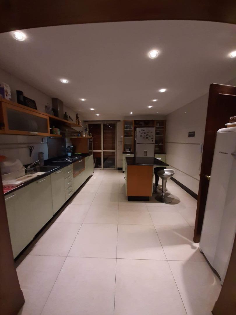 Casa de 4 Dormit., Jardin, Quincho y Pileta en Crucecita.