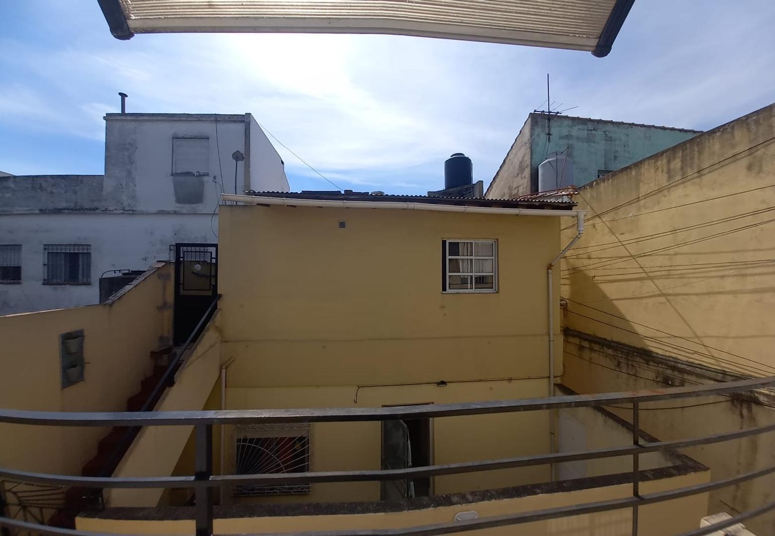 venta departamento 2 ambientes con balcón en Crucecita