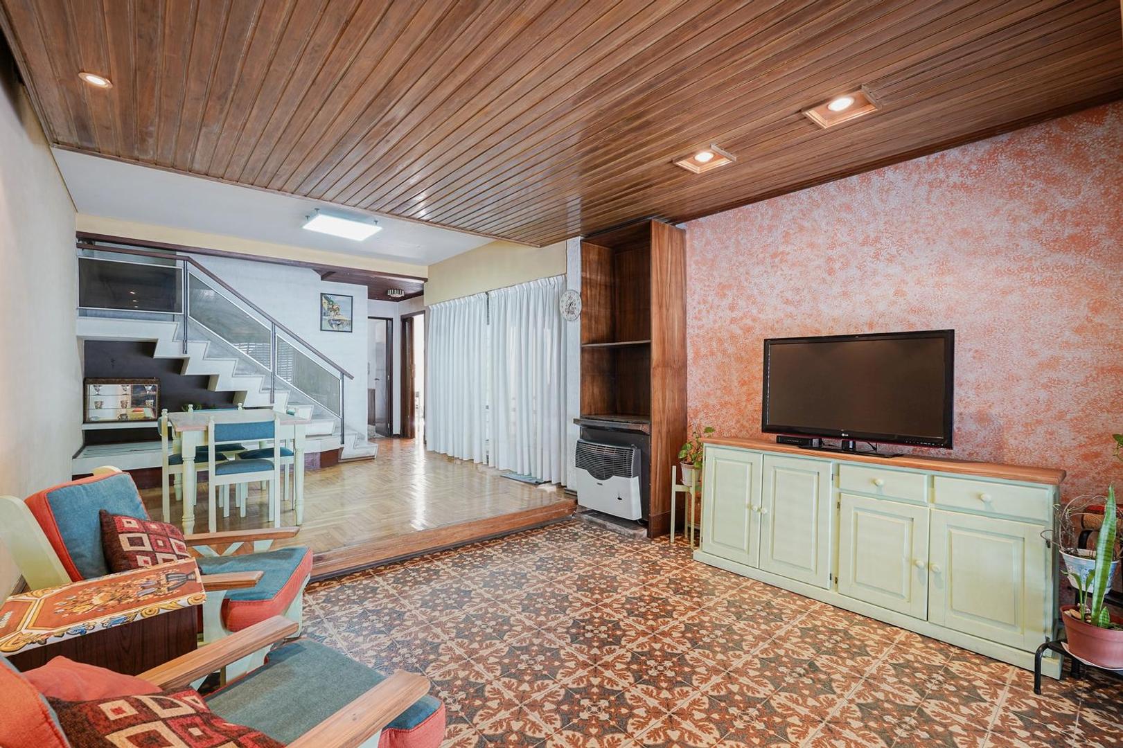 Depto Tipo Casa en Venta con 1 cocheras