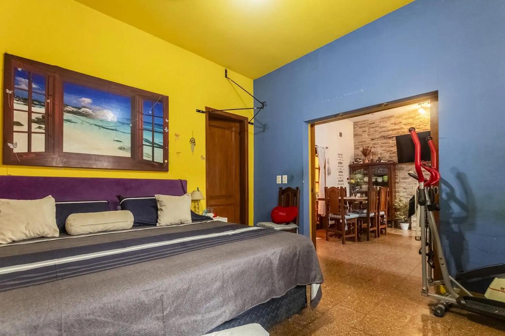 Casa en Venta con 3 cocheras