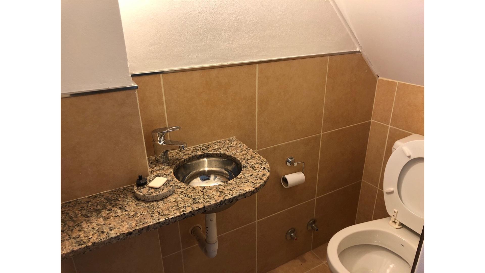 Casa 2 ambientes con 1 baño