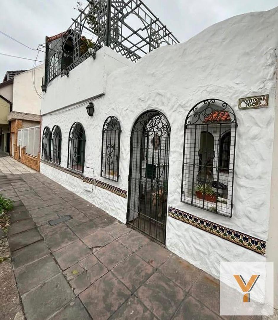 Casa en venta - 2 Dormitorios 1 Baño - 73Mts2 - Santos Lugares