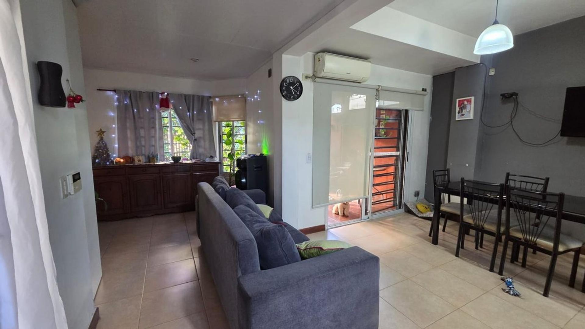 VENTA CASA TRIPLEX 4 AMBIENTES PATIO COCHERA MORON