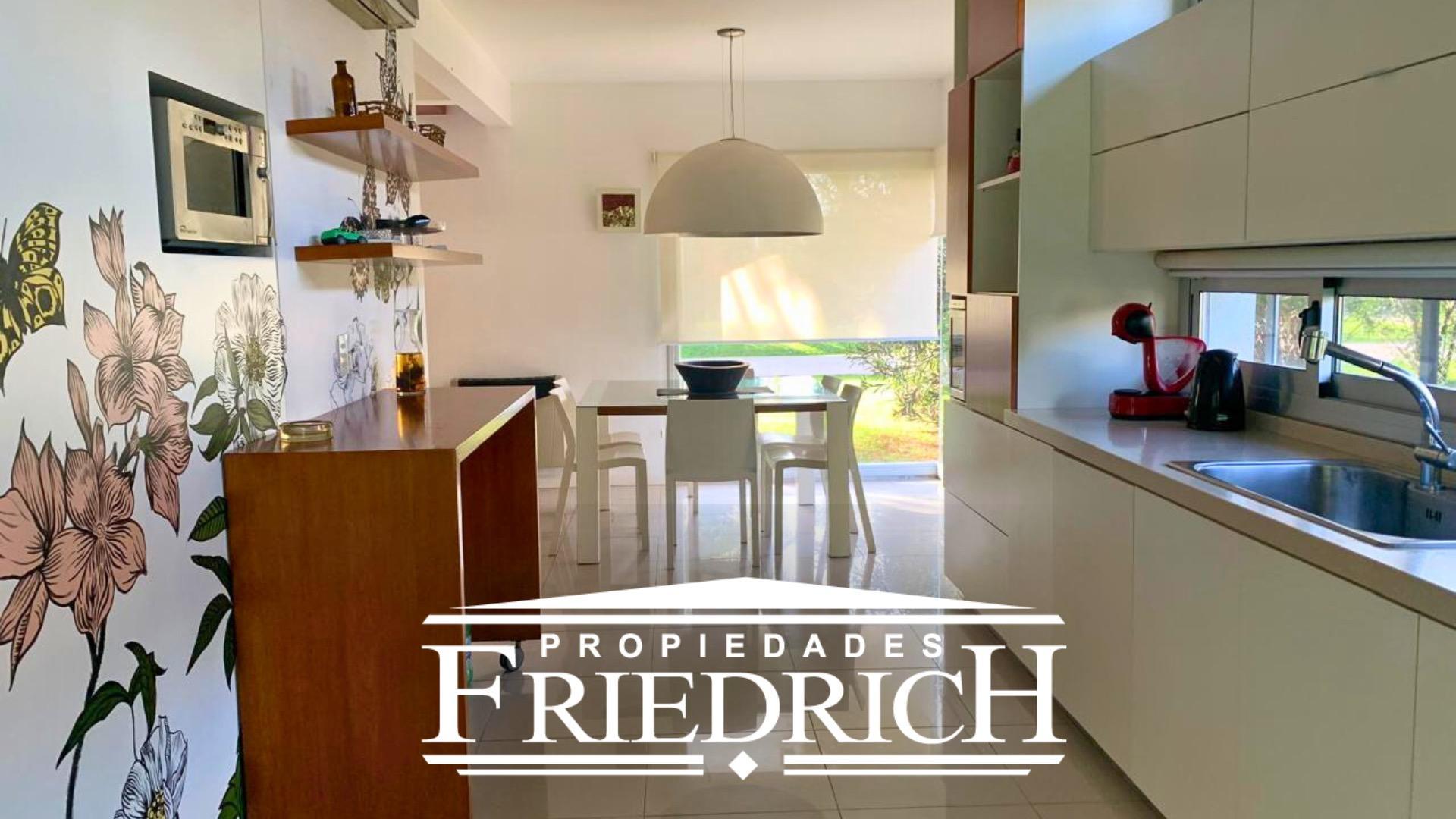 Casa 4 ambientes con 3 baños