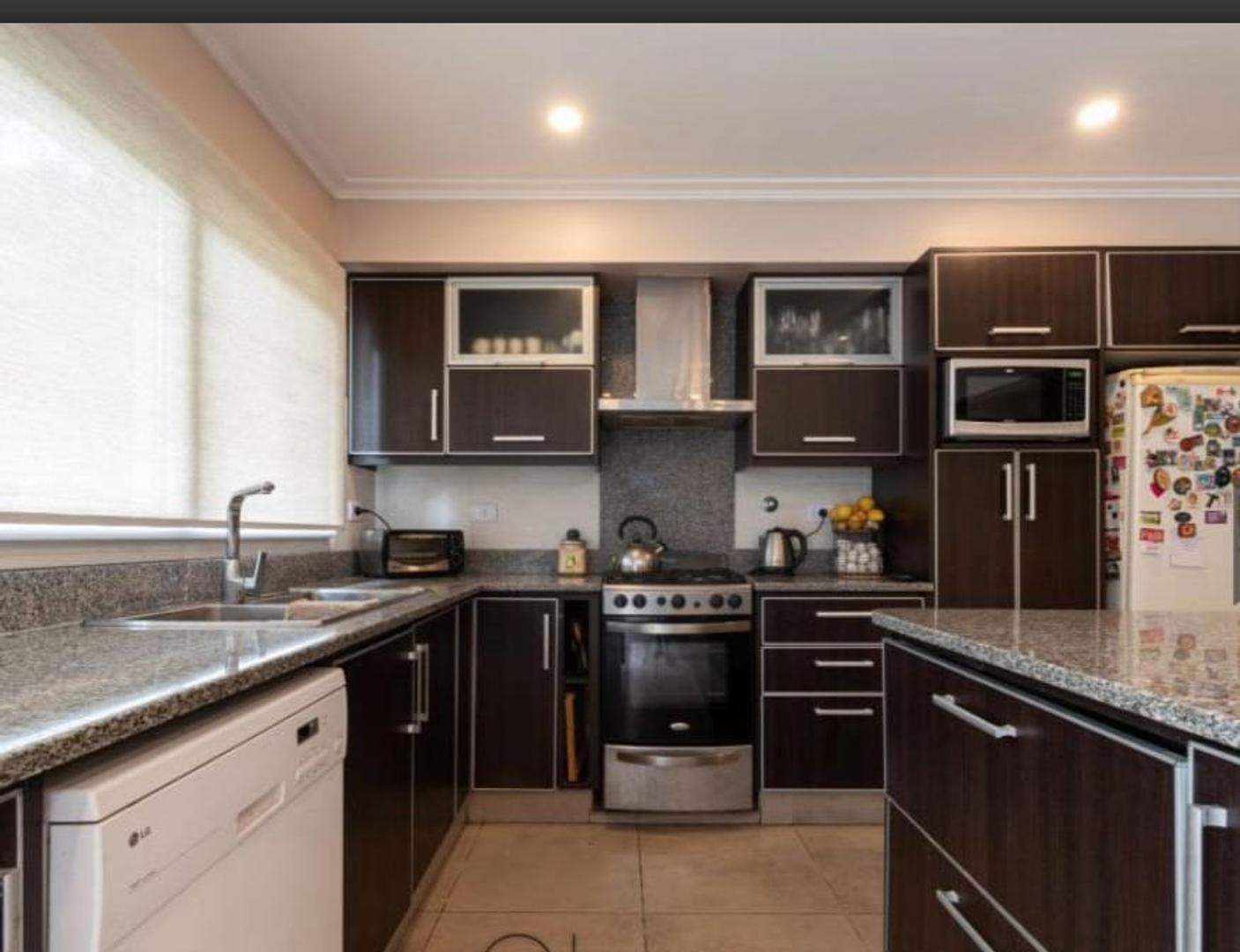 Chalet de 5 amb con garage Barrio La Florida