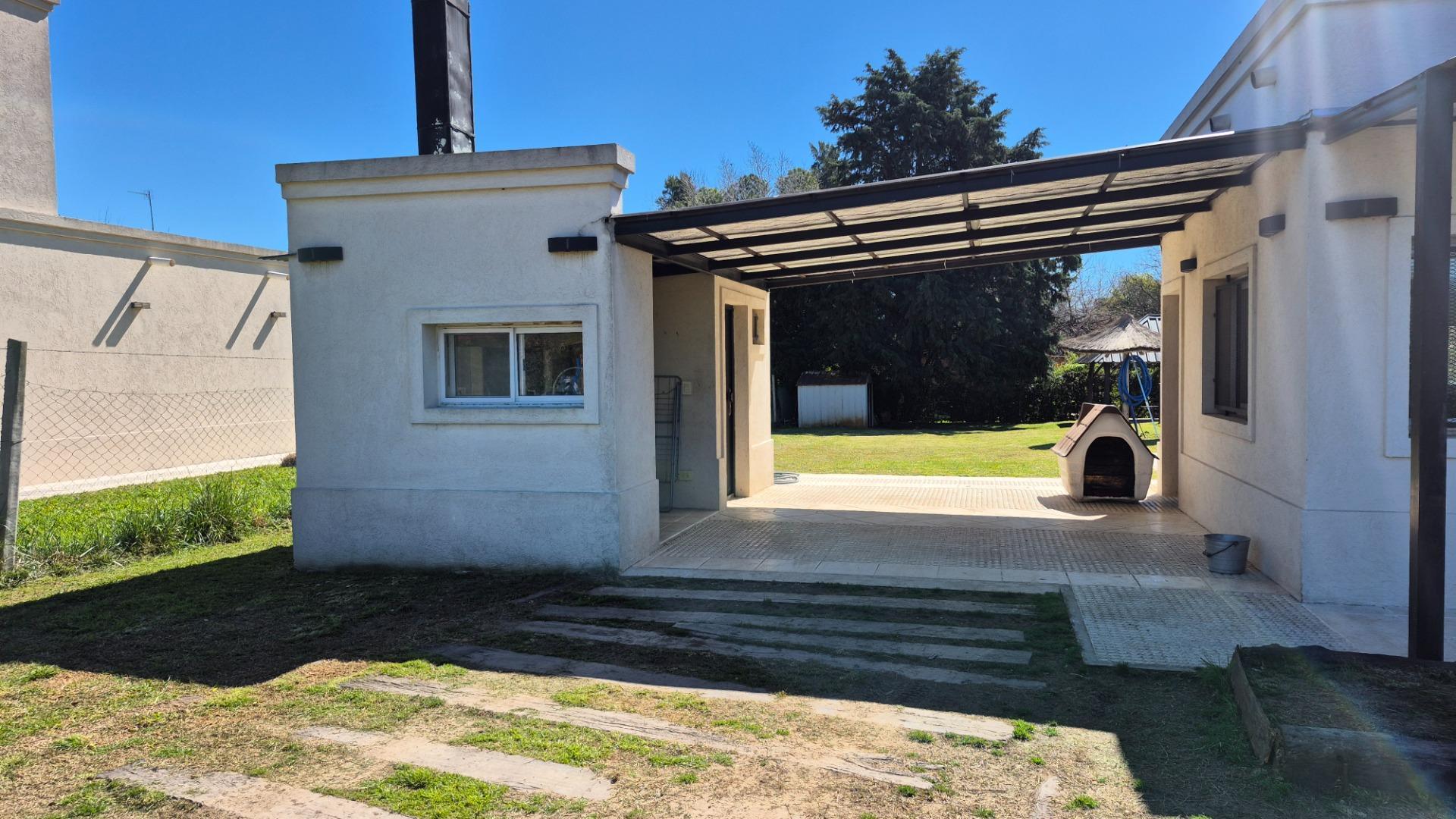 Casa en Venta con 3 cocheras