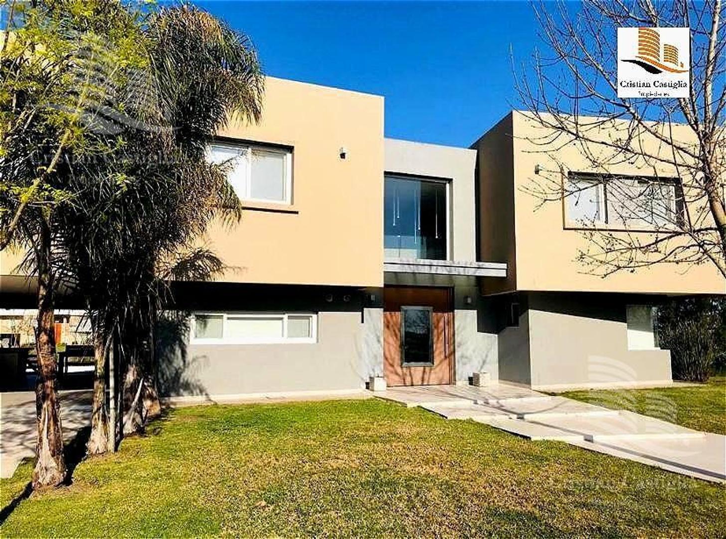 Casa 6 ambientes con 4 baños