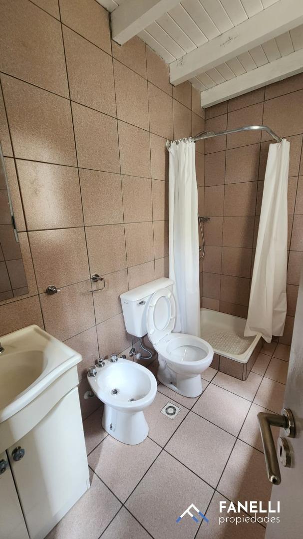 Casa 3 ambientes con 2 baños