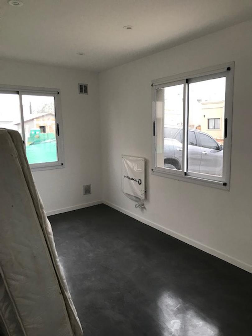 Excelente casa a estrenar con piscina