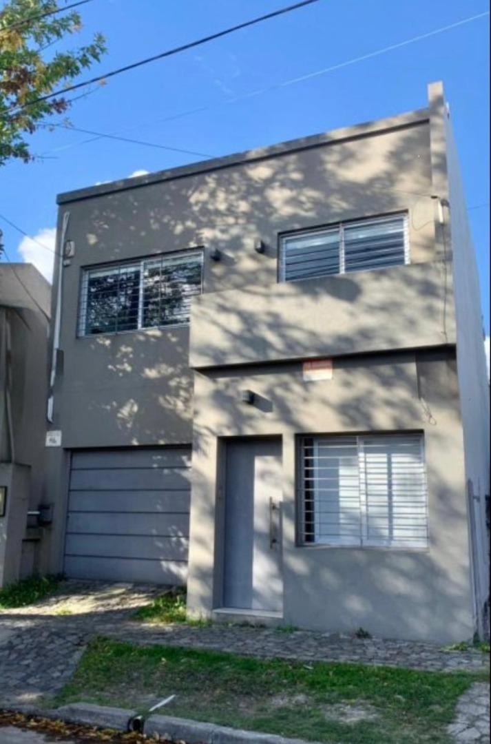 Casa 4 ambientes en Berazategui Oeste