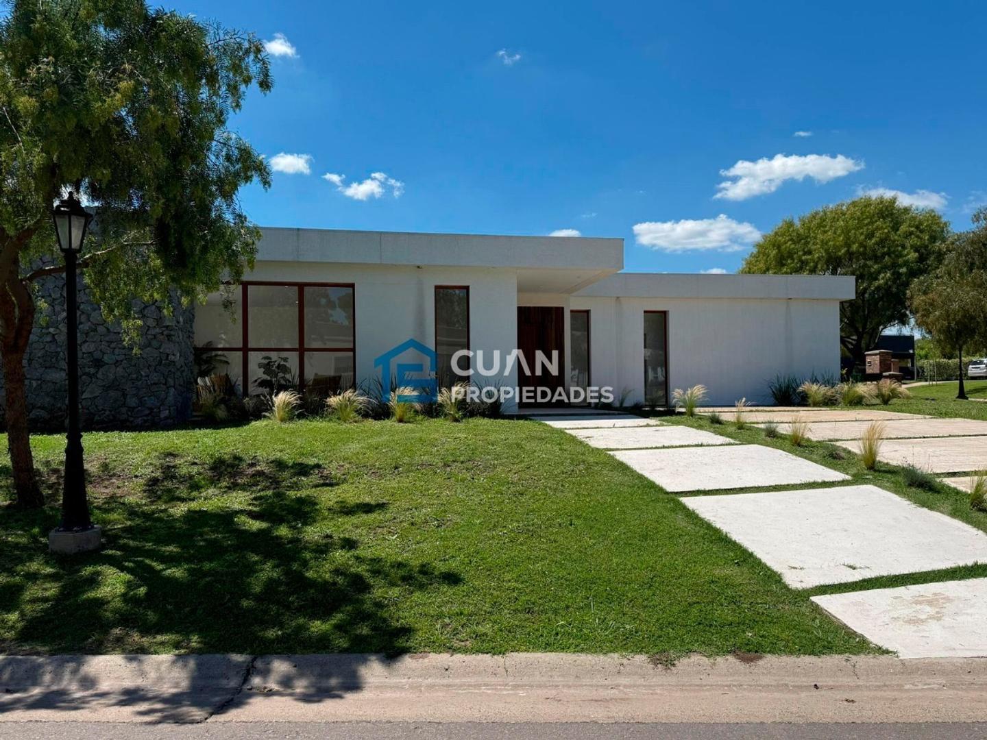 Santa Elena, Pilar Del Este