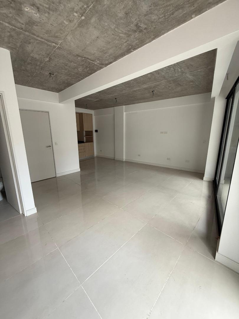 Juan Carlos Cruz 1800, Piso 1