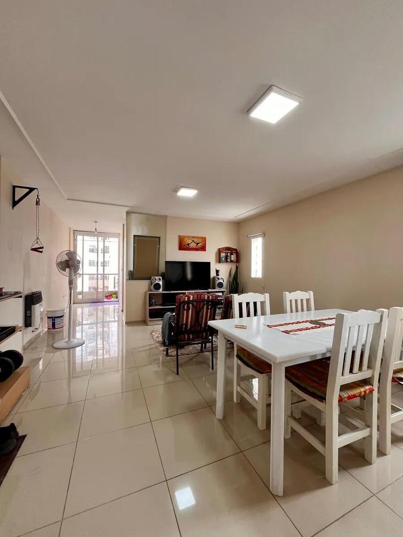 Venta de departamento de 1 dormitorio en Barrio Alberdi con balcón y escritura