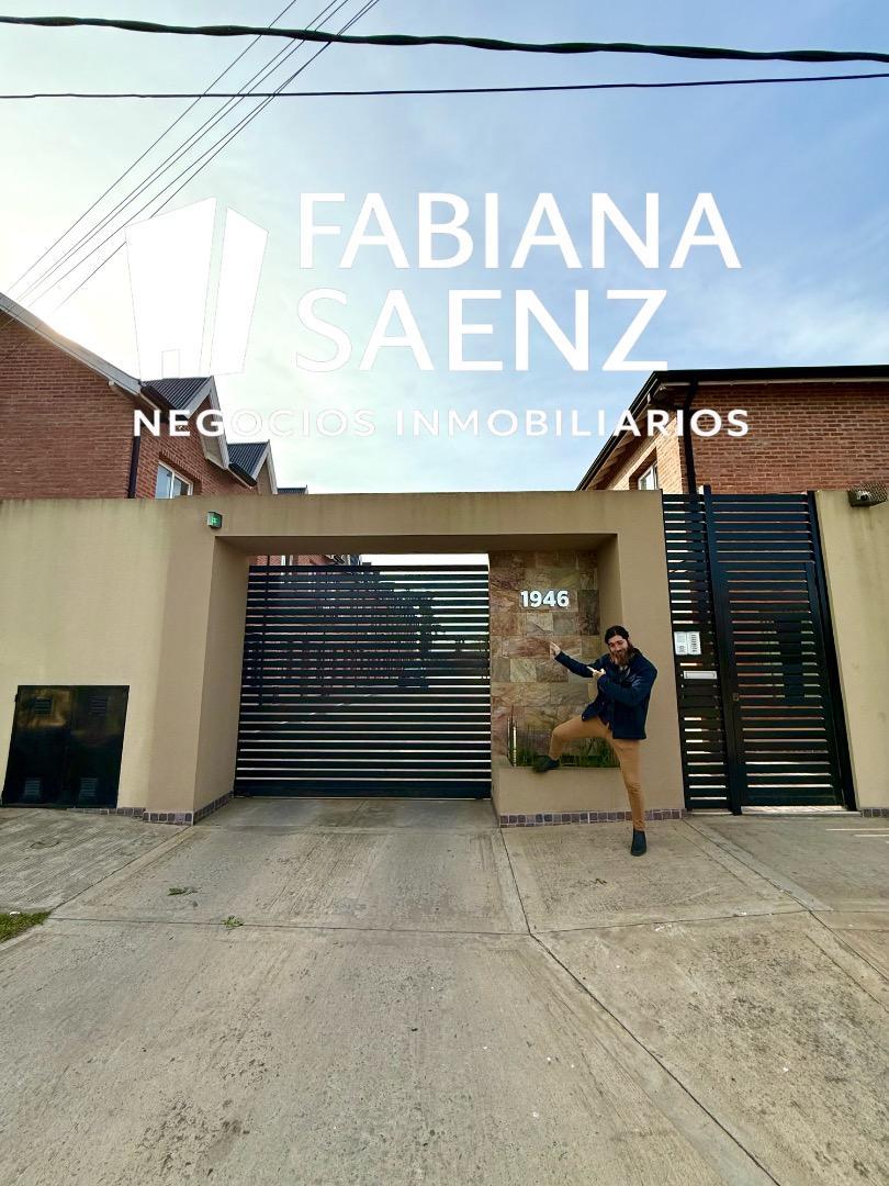 Duplex en complejo casi a estrenar con cochera en venta