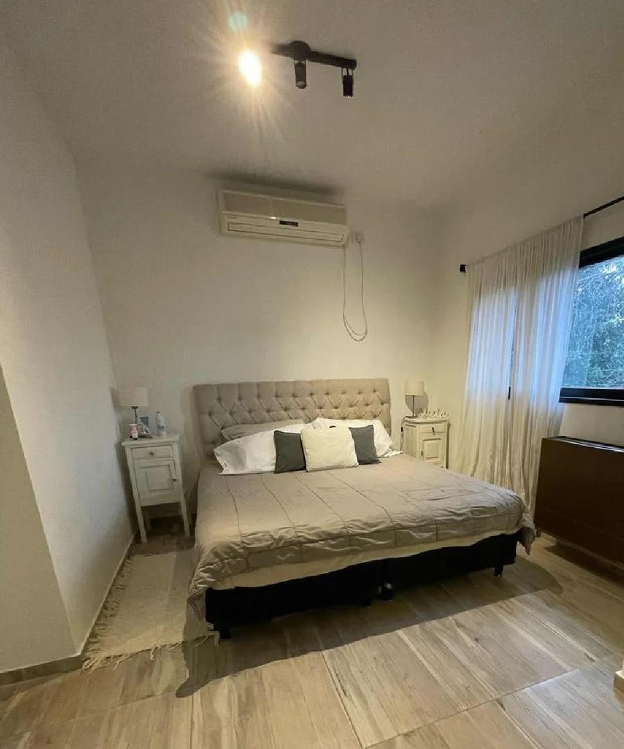 Casa en Alquiler con 2 cocheras