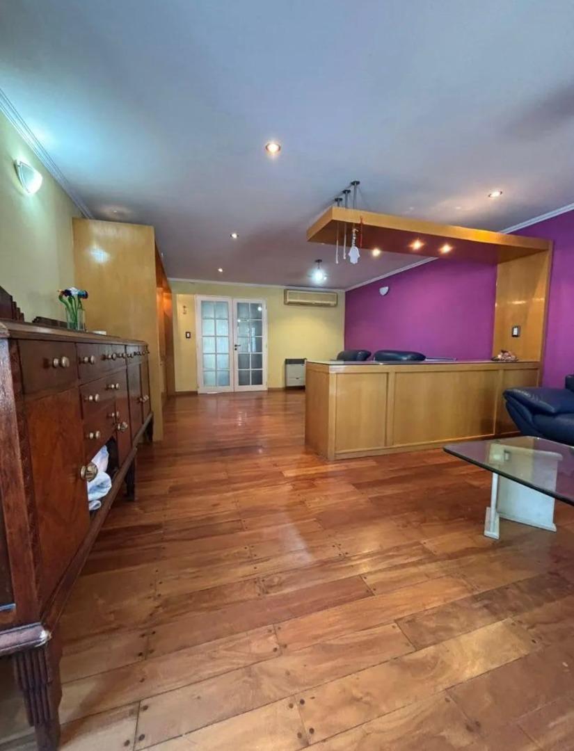 Casa 5 ambientes con 4 baños