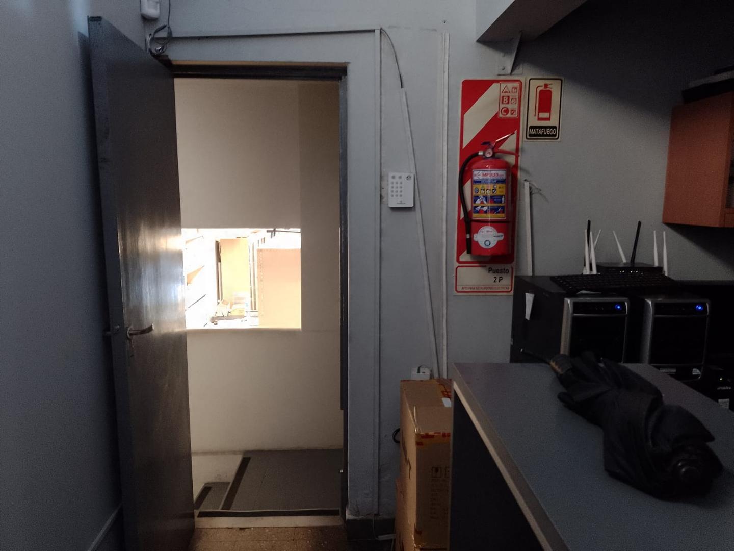 VENTA LOCAL CENTRO IMPECABLE  